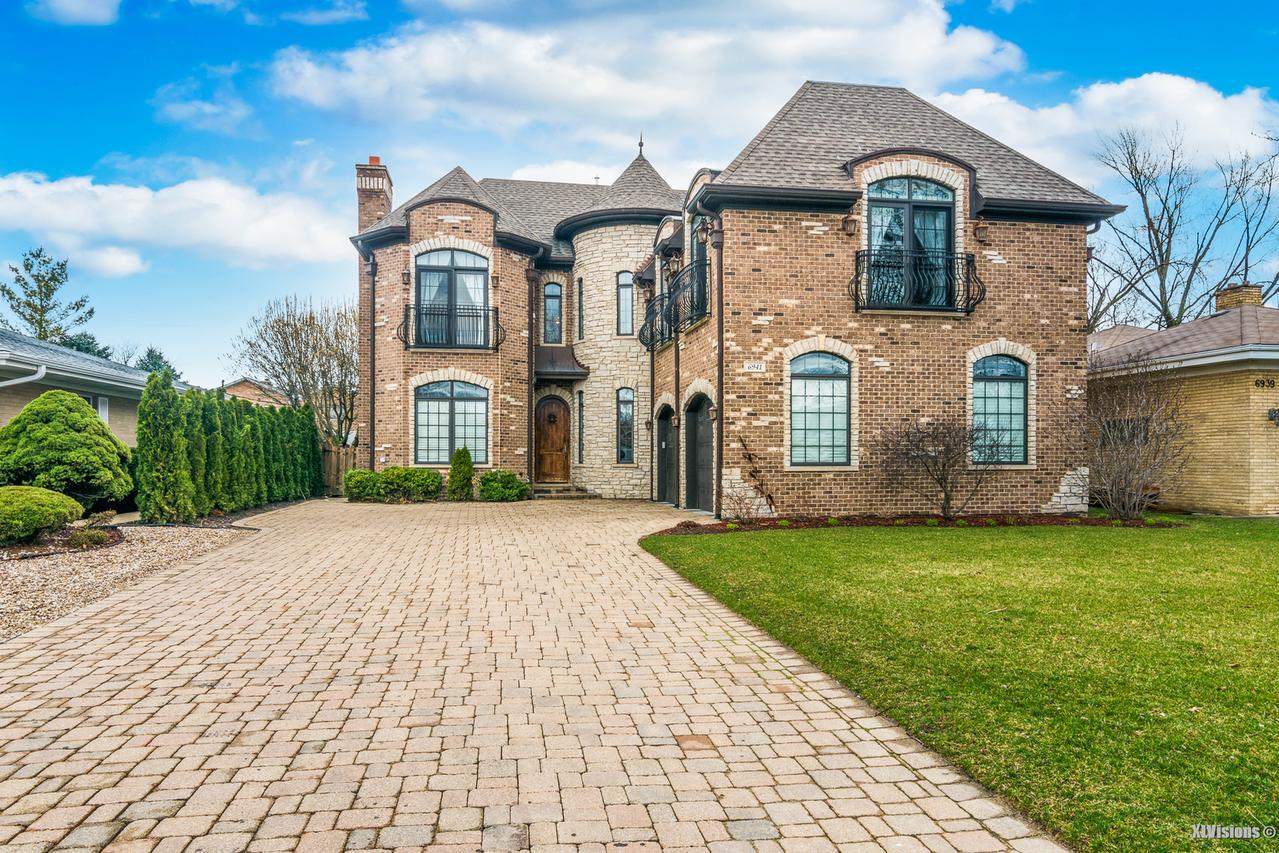 6941 N Keating Ave., Lincolnwood, IL 60712