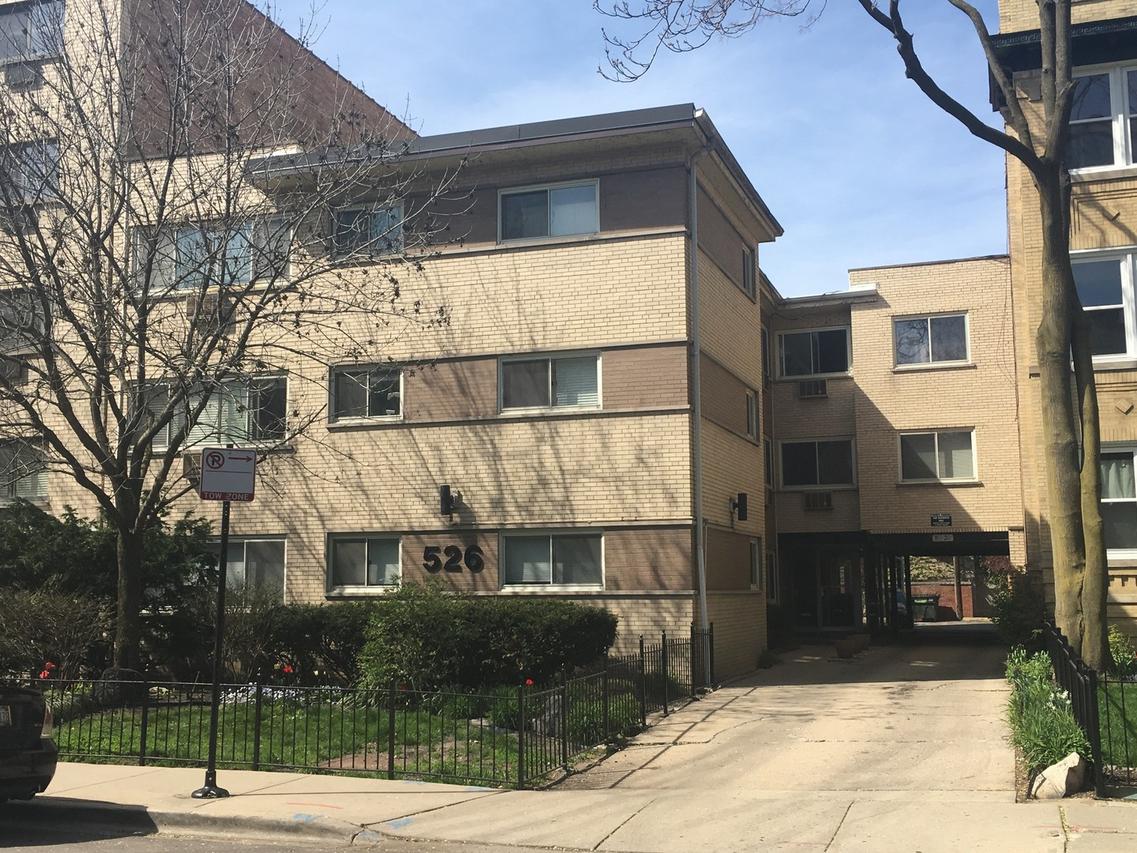 526 W Roscoe St. #2C, Chicago, IL 60657