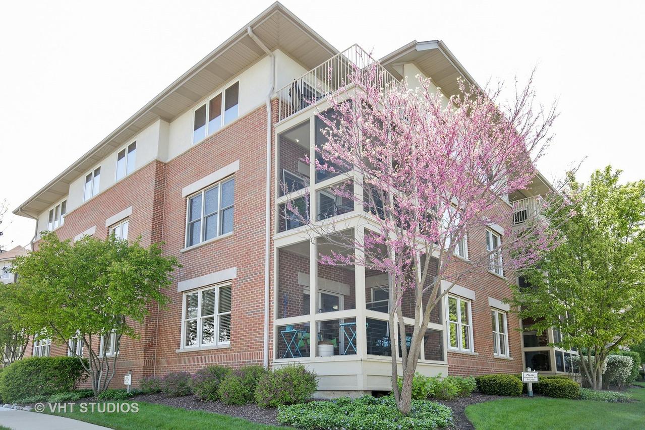10 Ford St. #108, Geneva, IL 60134