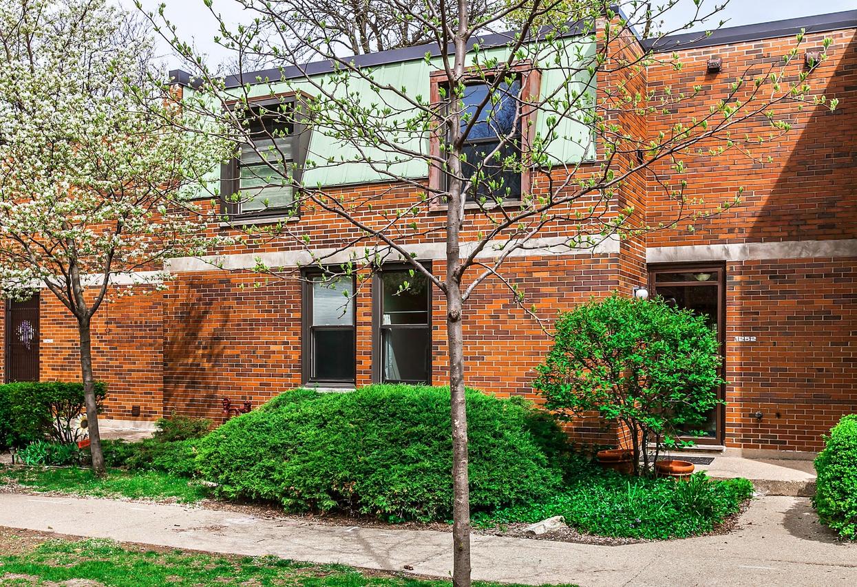 1252 W Westgate Ter., Chicago, IL 60607
