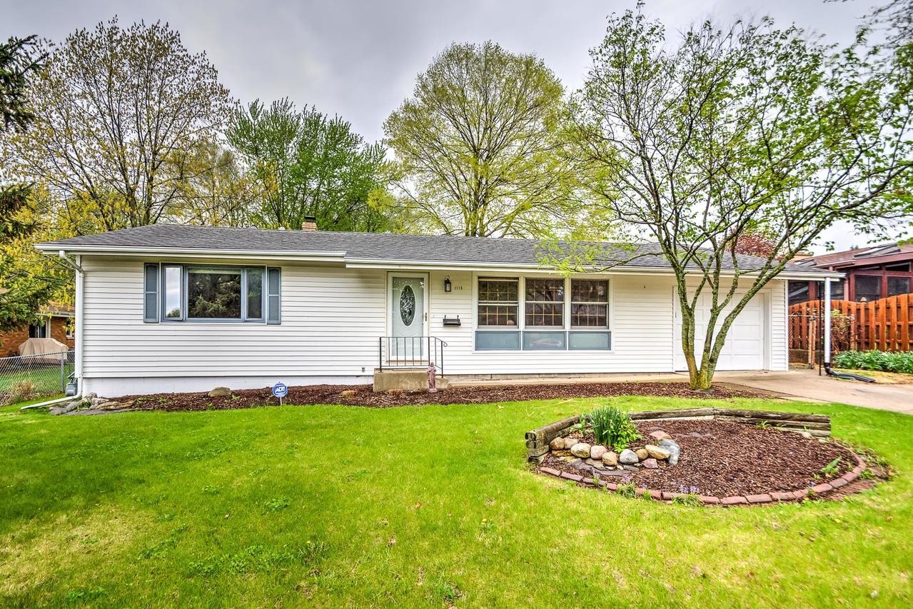 1115 Sunnymeade Tr., Dekalb, IL 60115