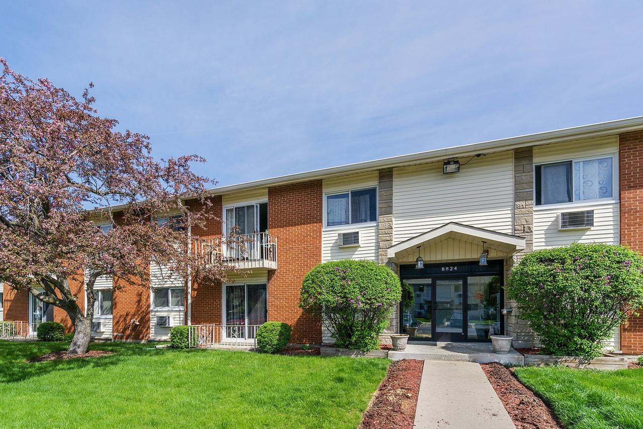 8824 Jody Ln. #2A, Des Plaines, IL 60016