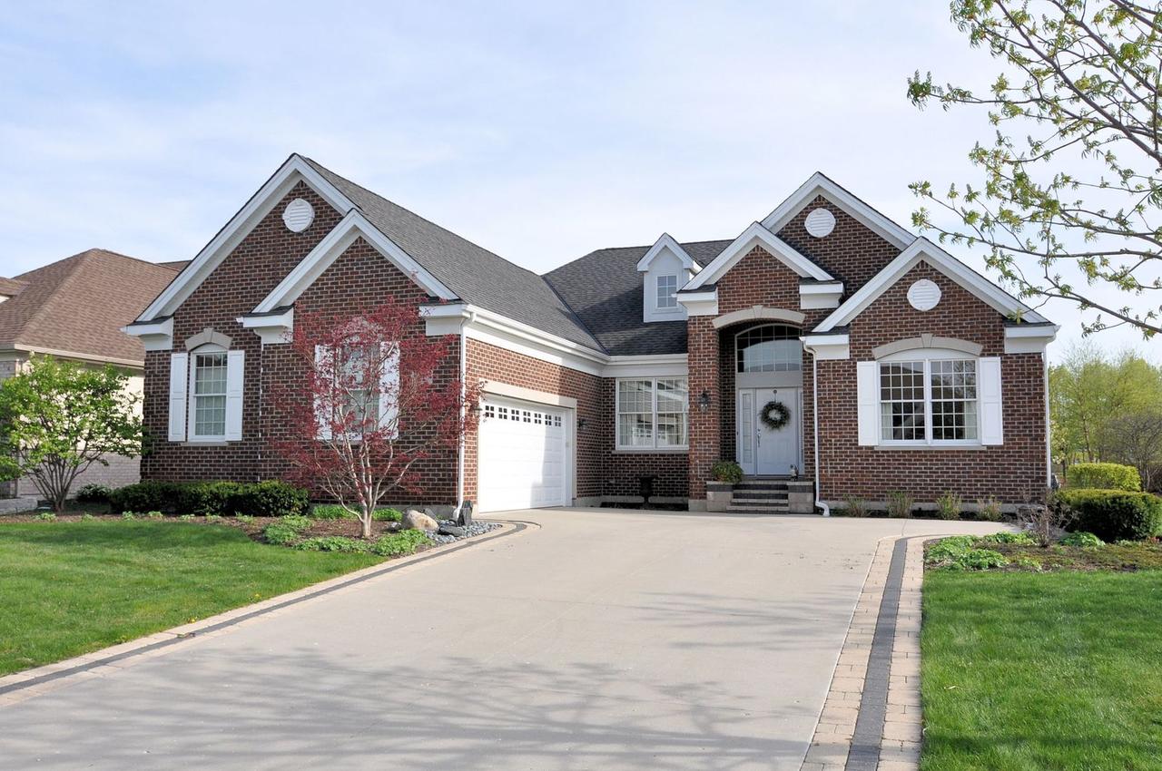 11 Aztec Ct., South Barrington, IL 60010