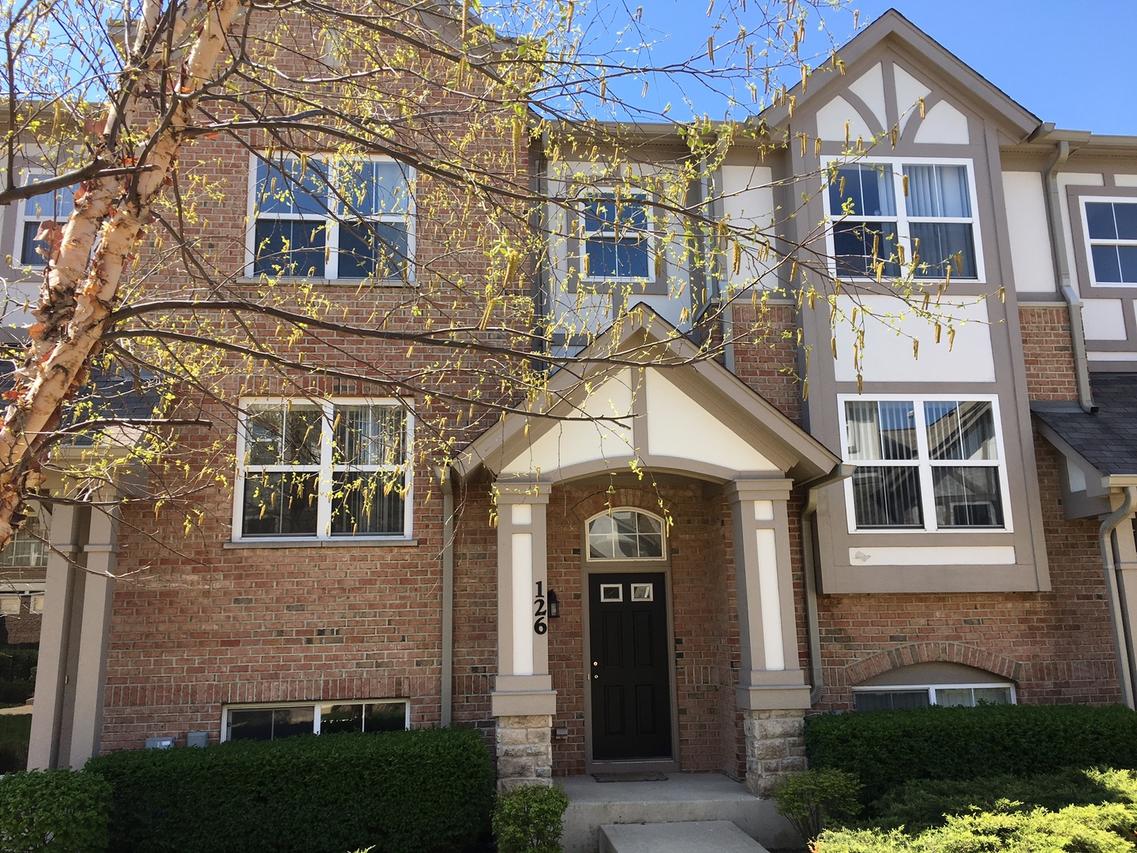 126 Rosehall Dr., Lake Zurich, IL 60047