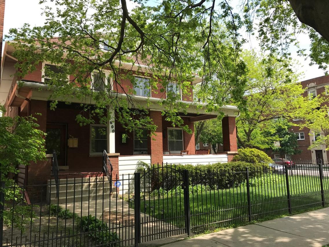 1600 W Sherwin Ave., Chicago, IL 60626