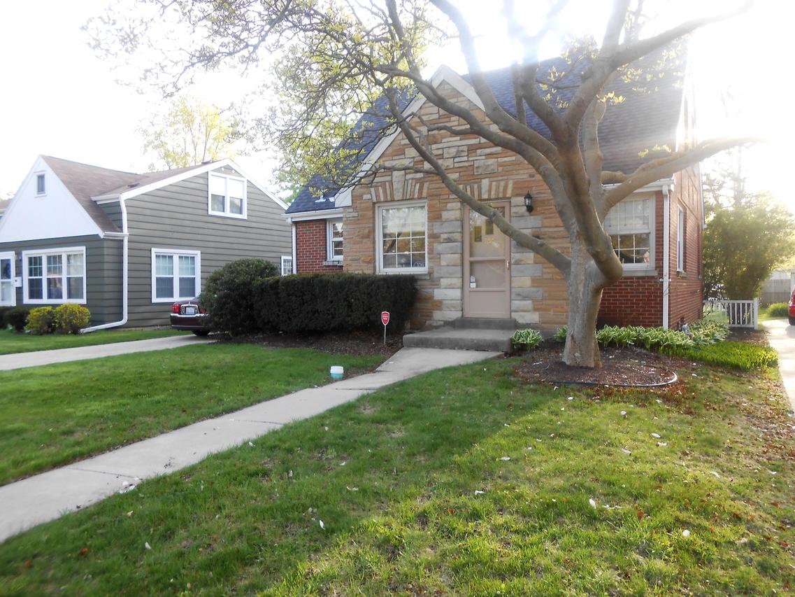 156 N Myrtle Ave., Elmhurst, IL 60126