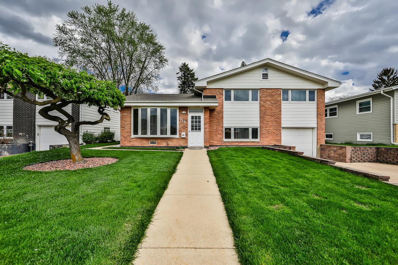 713 N Forest Ave., Mount Prospect, IL 60056