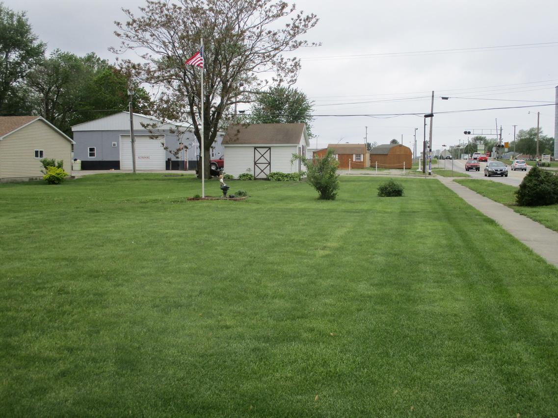 300 S Locust St., Arcola, IL 61910