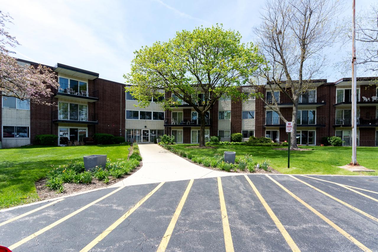 2800 Maple Ave. #24C, Downers Grove, IL 60515
