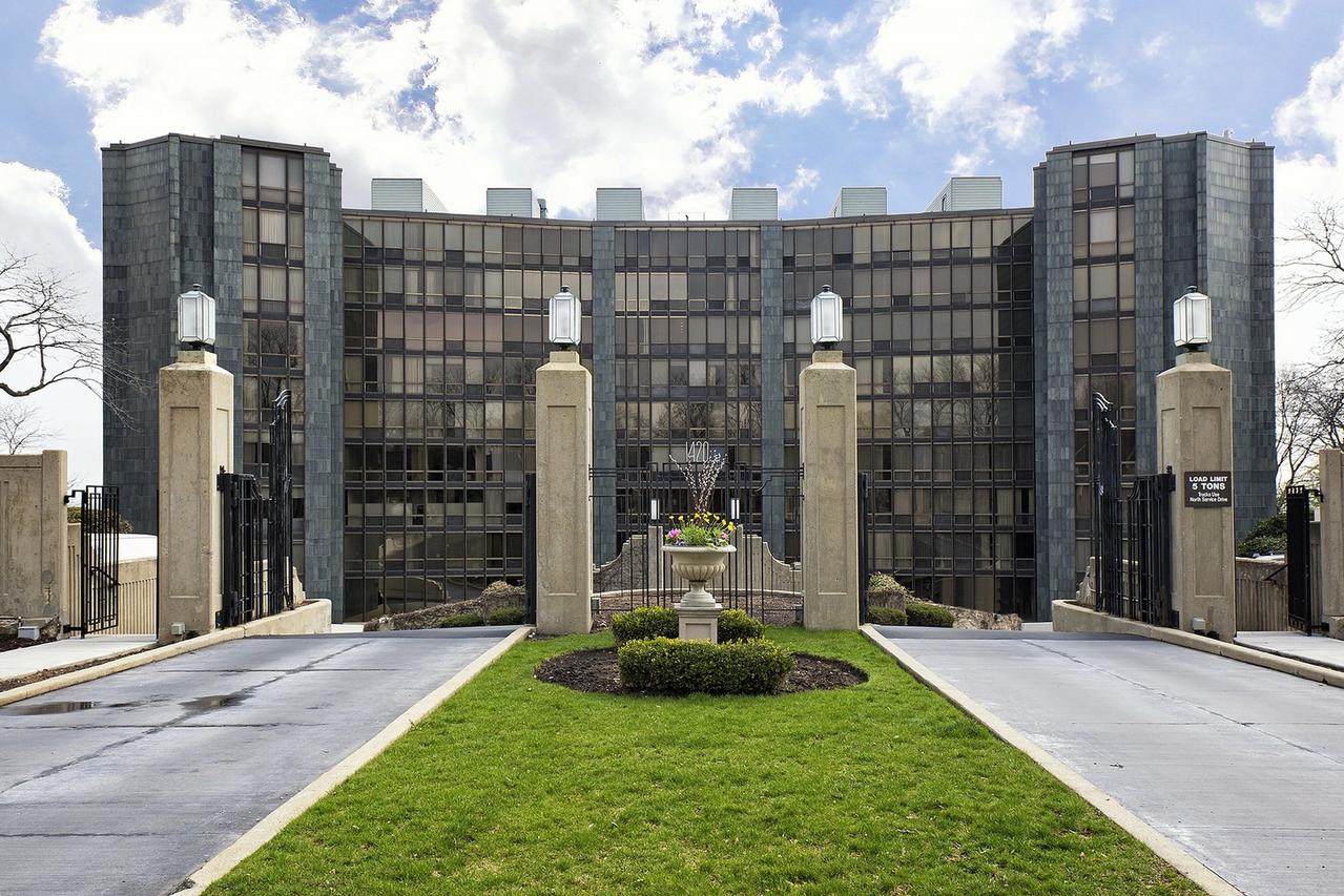 1420 Sheridan Rd. #8B, Wilmette, IL 60091