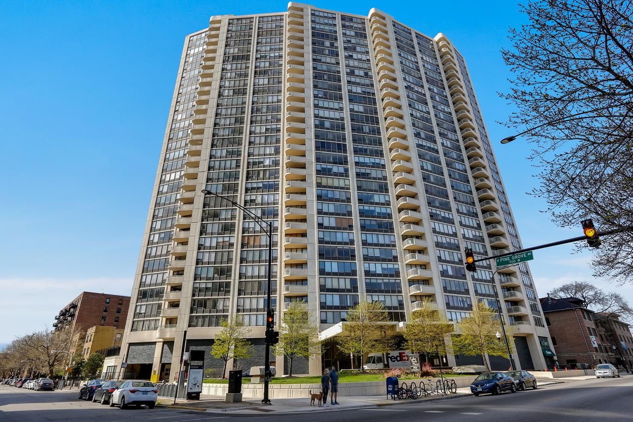 3930 N Pine Grove Ave. #2003, Chicago, IL 60613