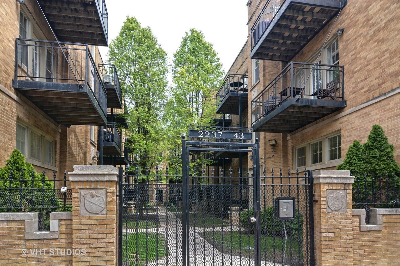 2241.5 N Lincoln Ave. #3B, Chicago, IL 60614