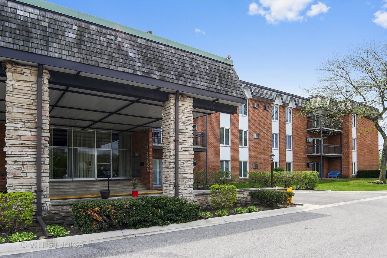 4224 Saratoga Ave. #J317, Downers Grove, IL 60515