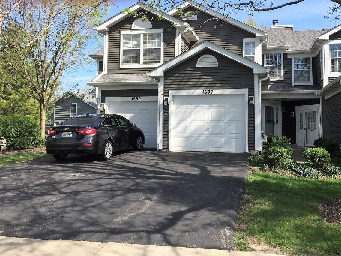 1697 Haines Dr., Batavia, IL 60510