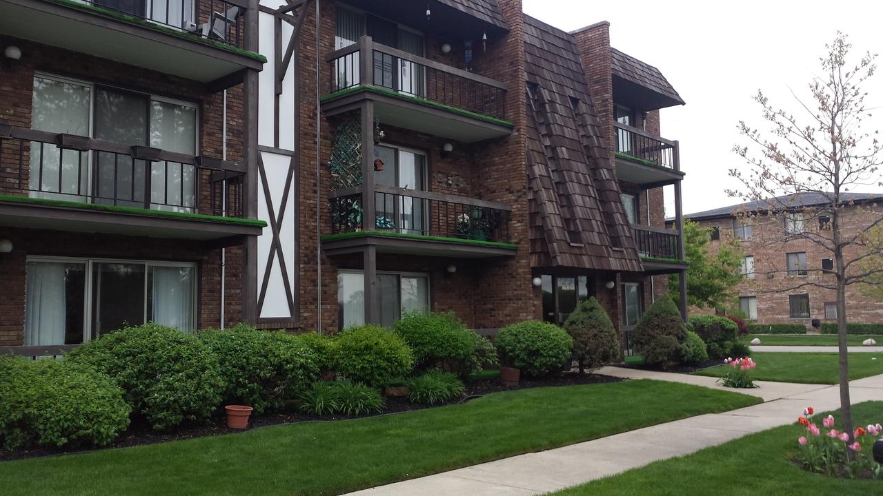 10900 Kilpatrick Ave. #2C, Oak Lawn, IL 60453