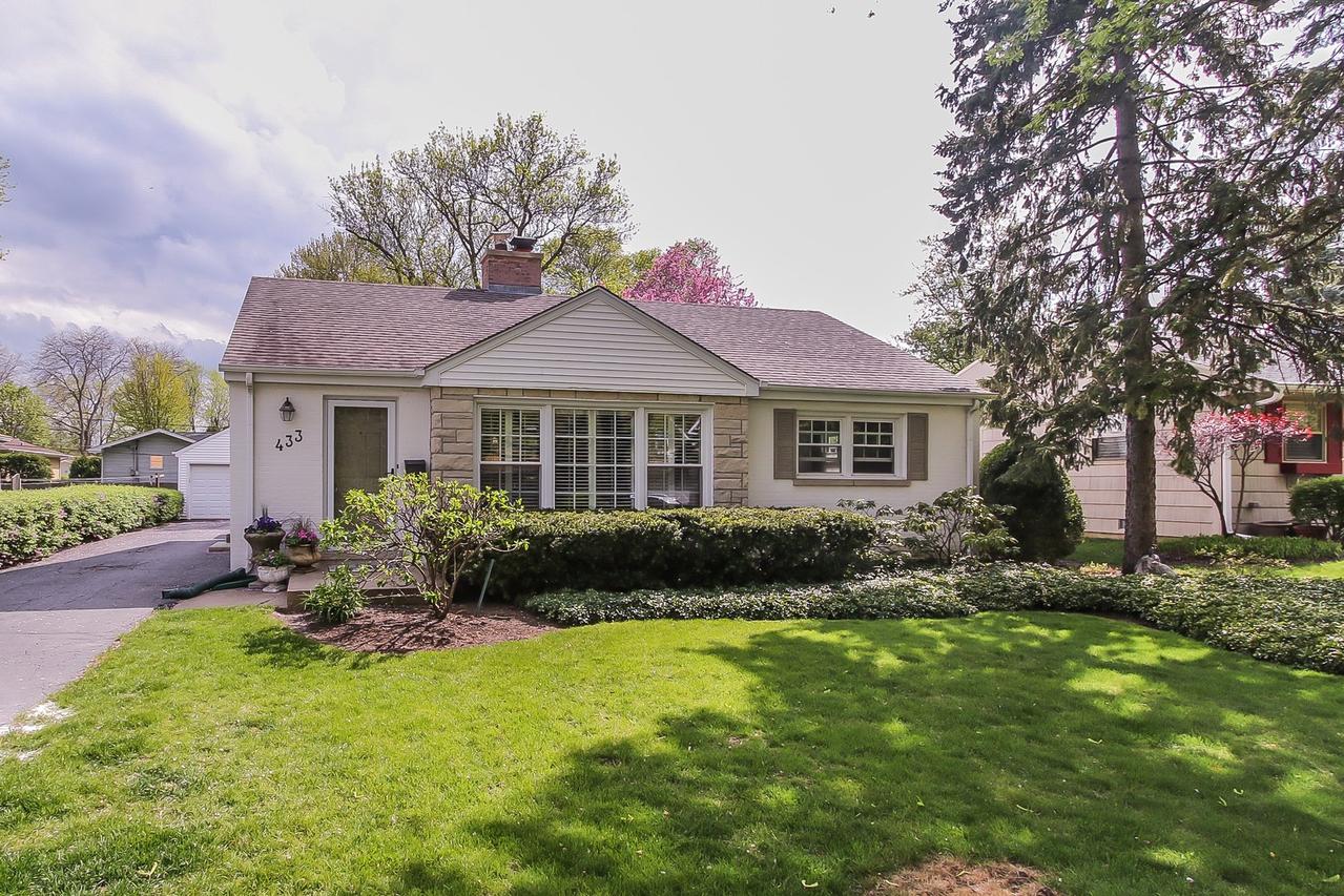 433 E Berry Rd., Barrington, IL 60010