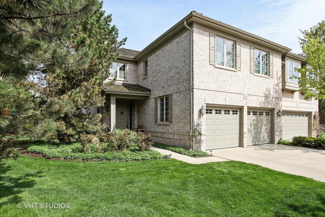 2292 Royal Ridge Dr., Northbrook, IL 60062