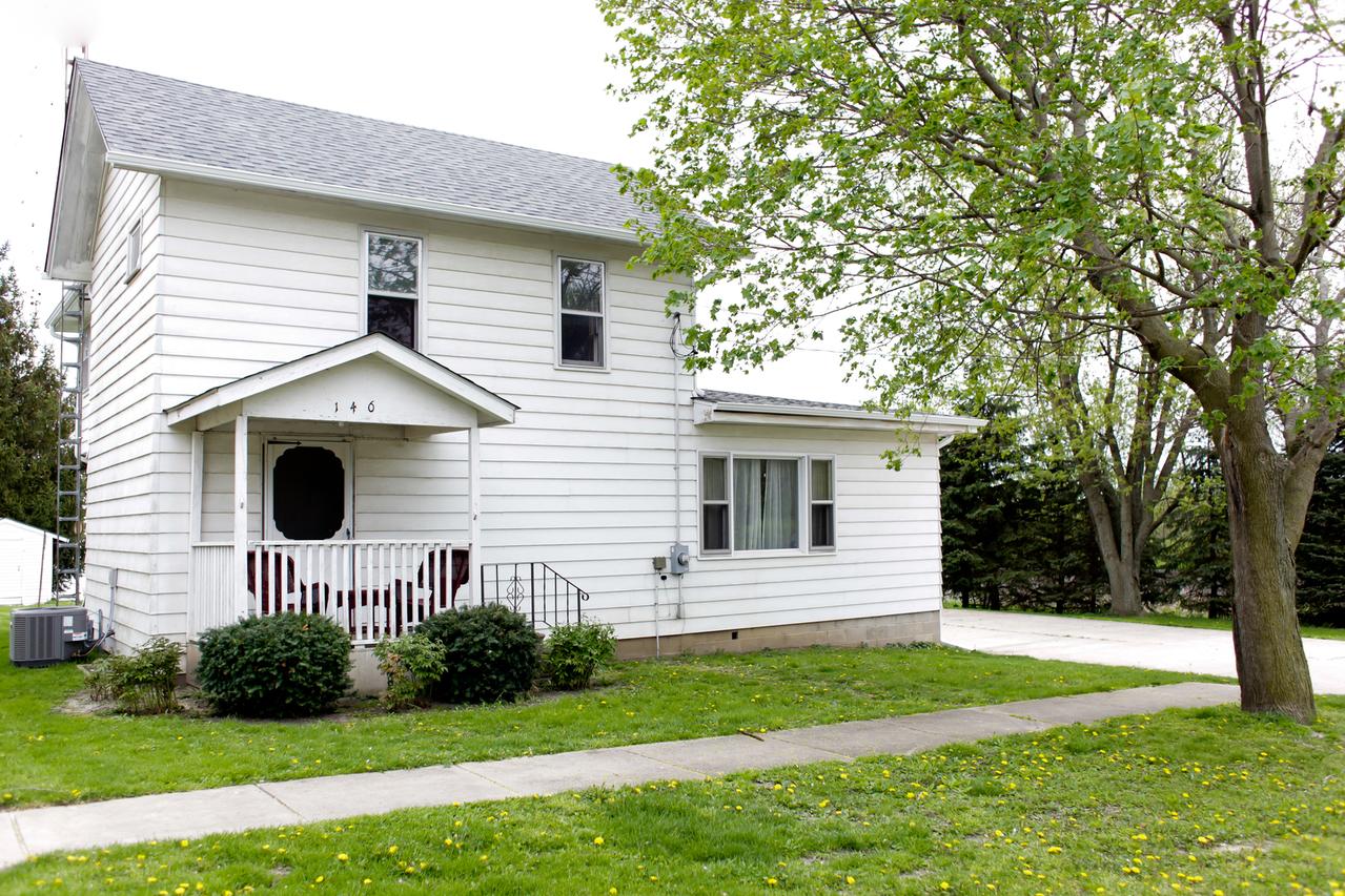146 S View St., Hinckley, IL 60520