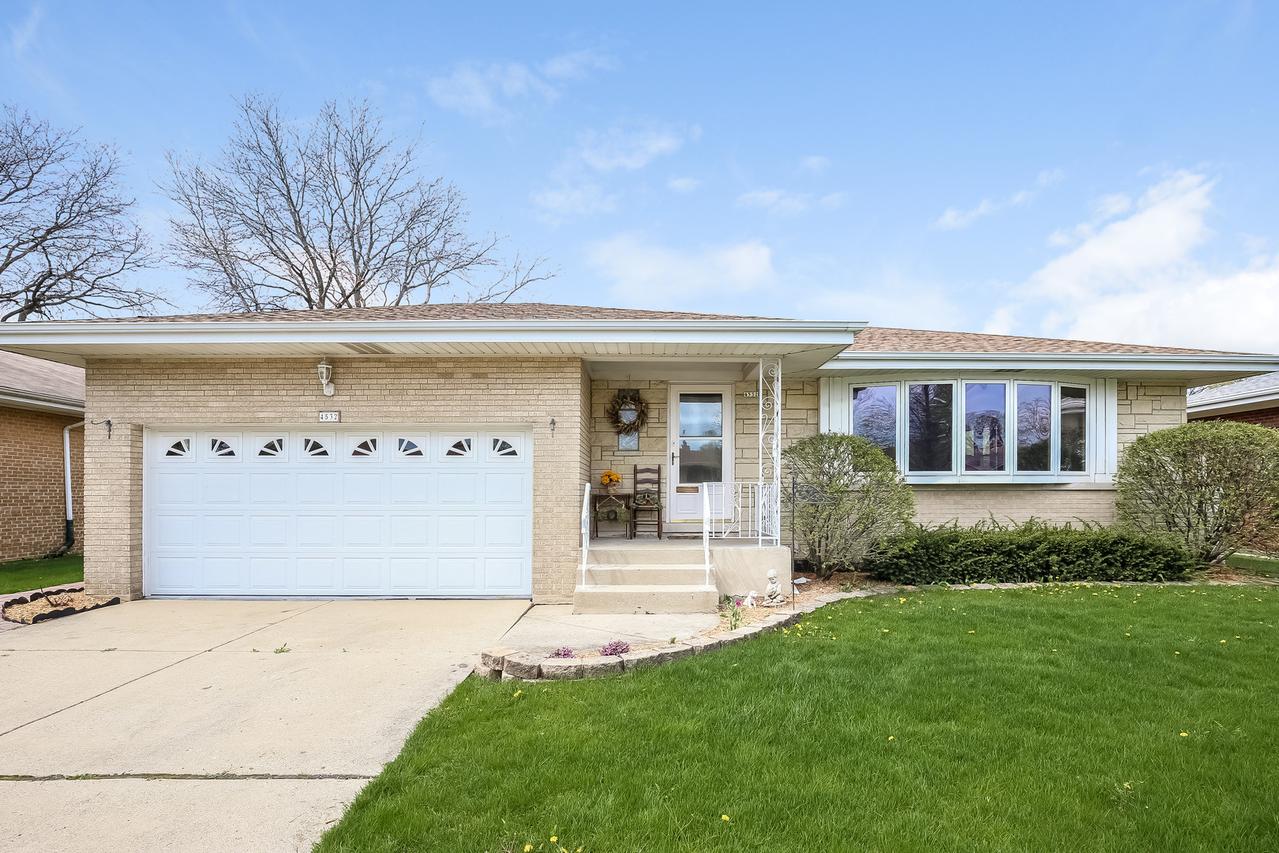 4532 N Forestview Ave., Chicago, IL 60656