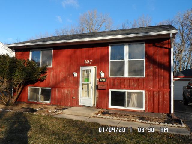 227 E Maple Dr., Glenwood, IL 60425