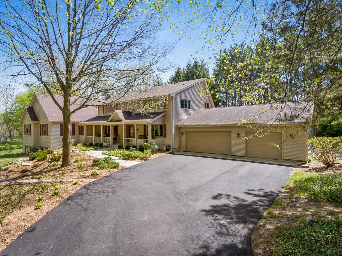 9001 Shaw Rd., Rockford, IL 61107