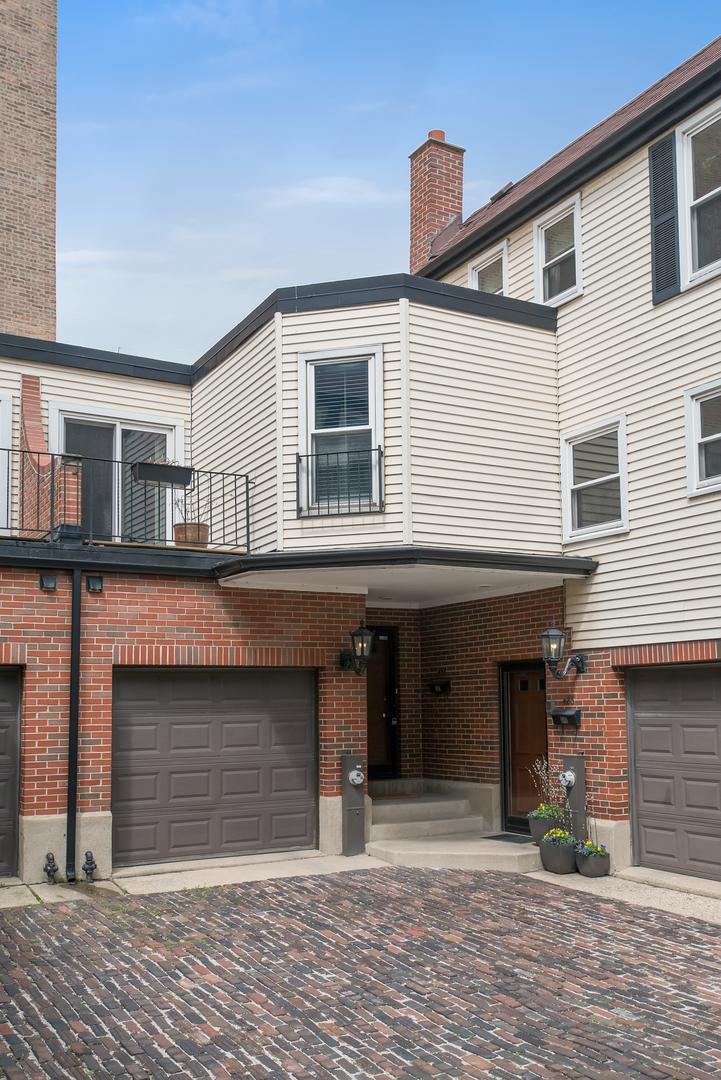 498 W Belmont Ave., Chicago, IL 60657