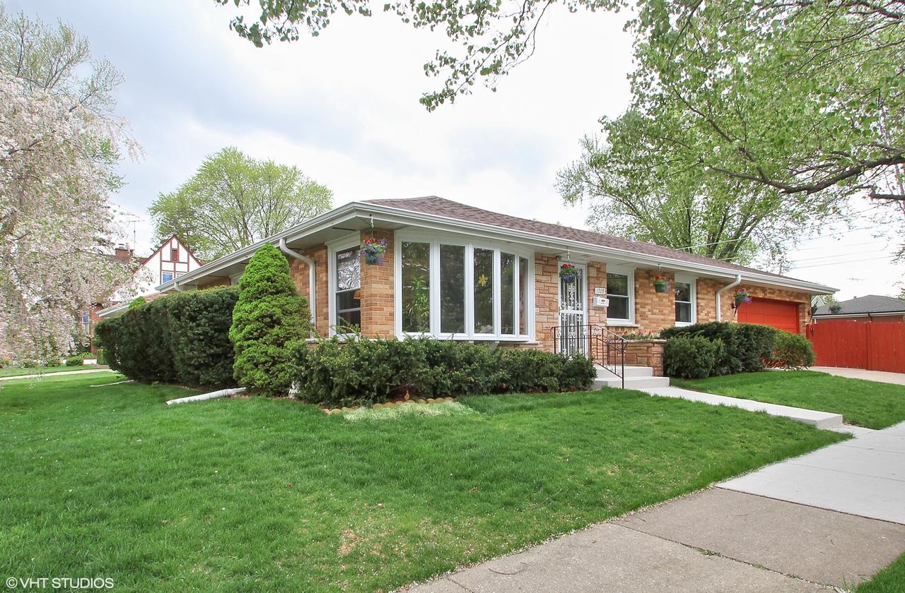 1708 Locust St., Des Plaines, IL 60018