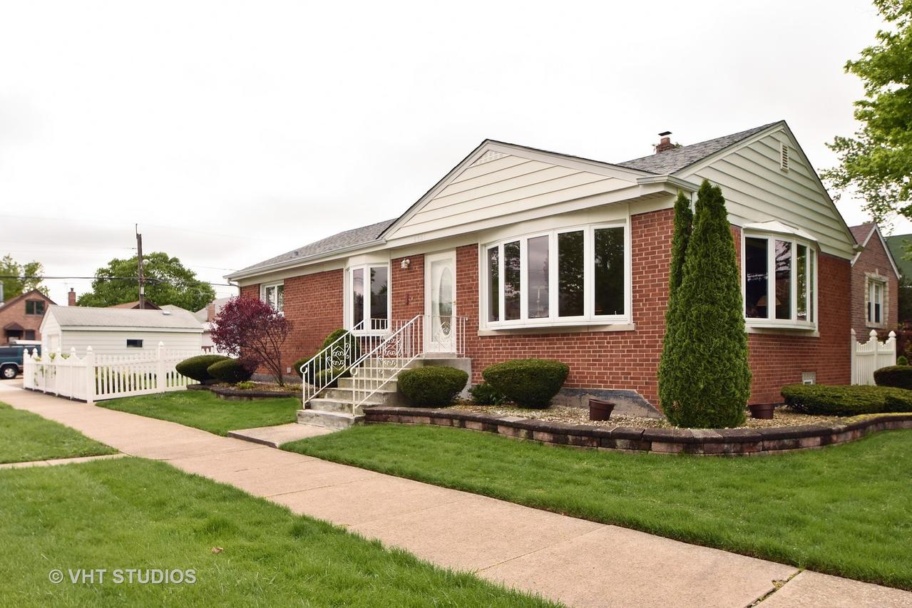 5301 S Neenah Ave., Chicago, IL 60638