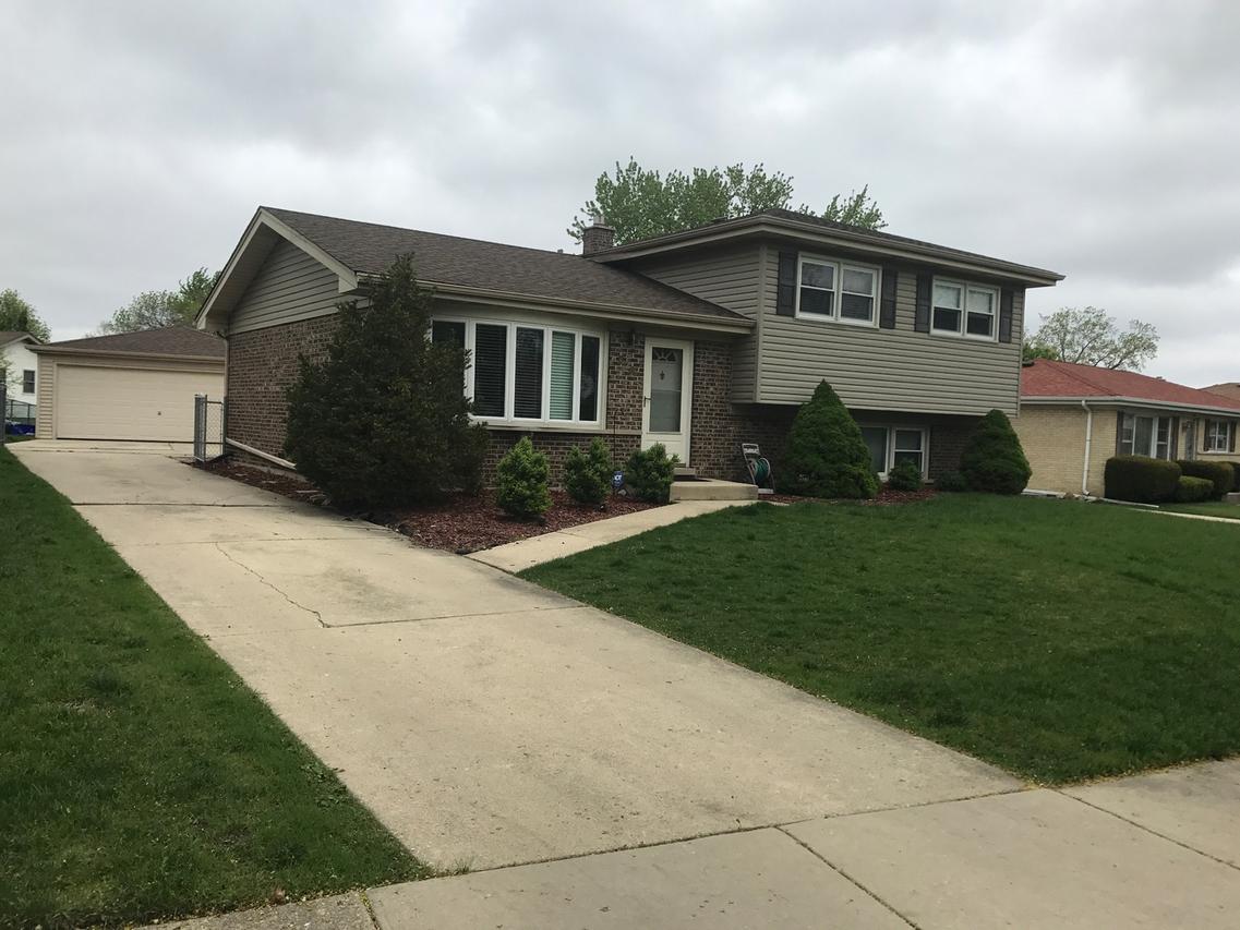 624 Berkshire Ln., Schaumburg, IL 60193