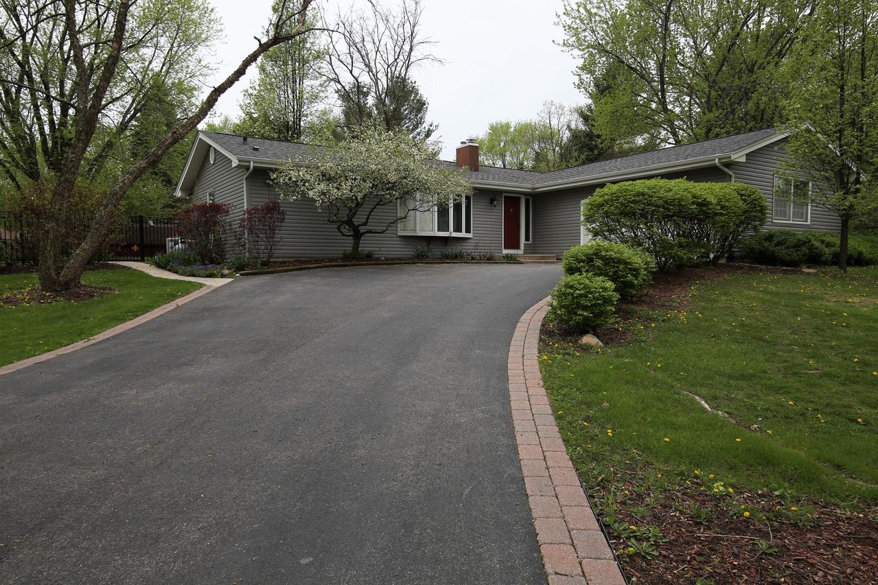 2917 Garden Ln., Crystal Lake, IL 60012