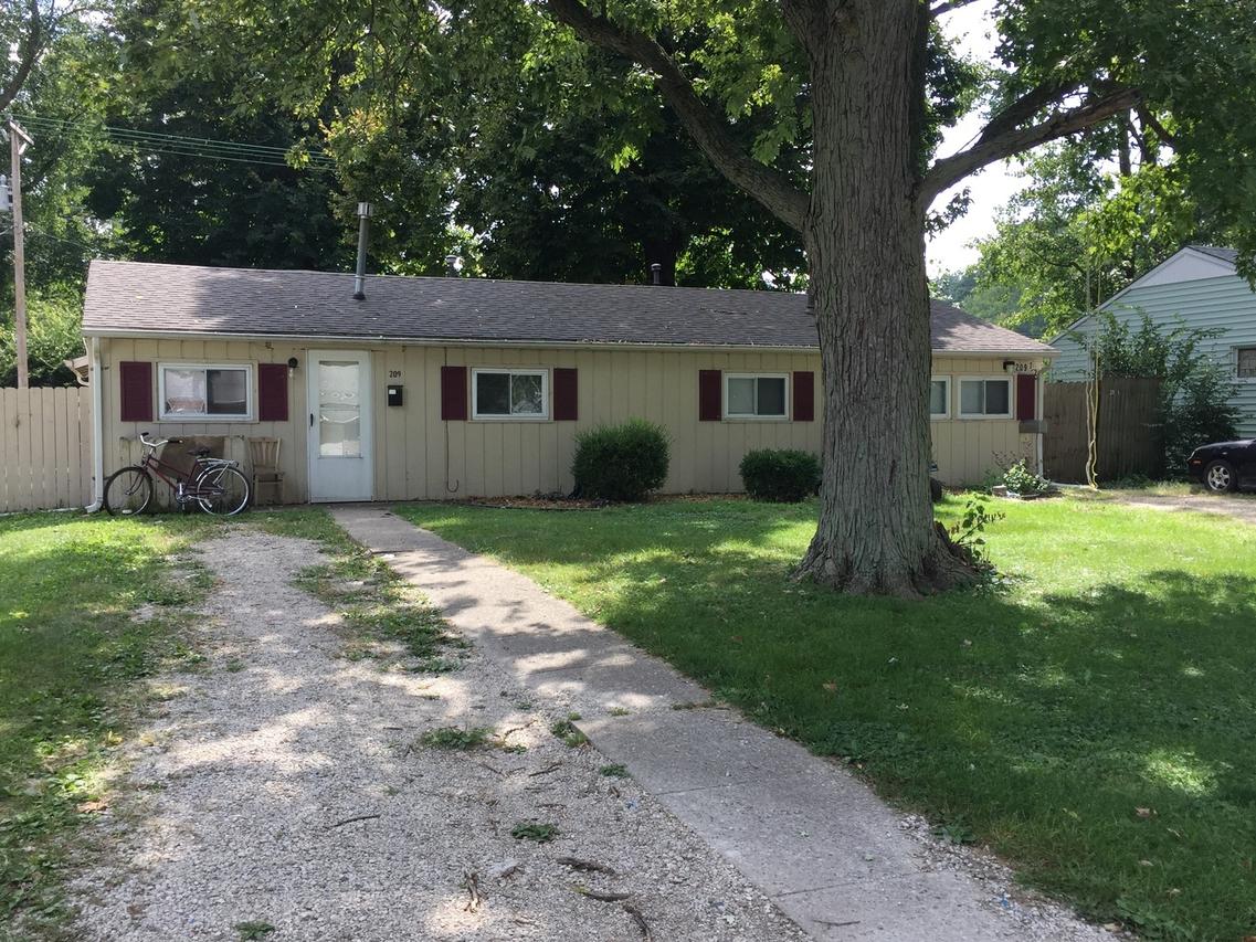 209 Edgebrook Dr., Champaign, IL 61820