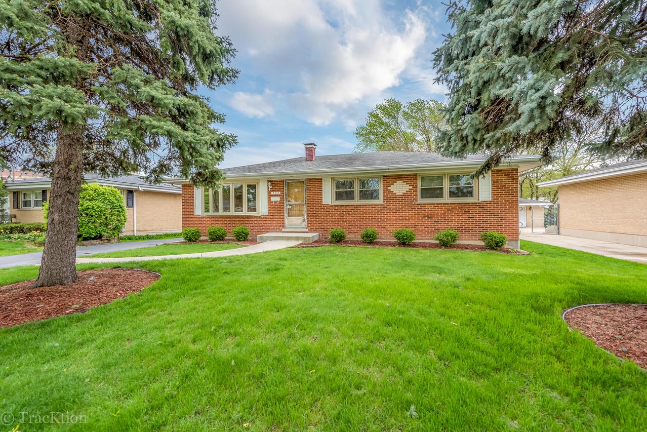 725 W Ronald Dr., Addison, IL 60101