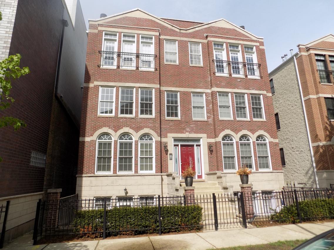 3042 N Oakley Ave. #3S, Chicago, IL 60618