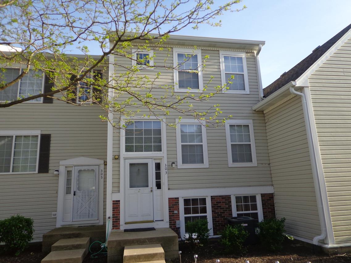 303 E Victoria Cir., North Aurora, IL 60542