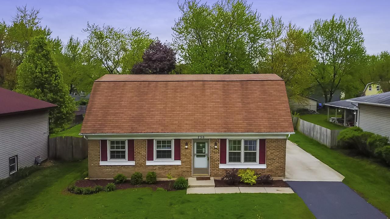 256 Plainview Dr., Bolingbrook, IL 60440