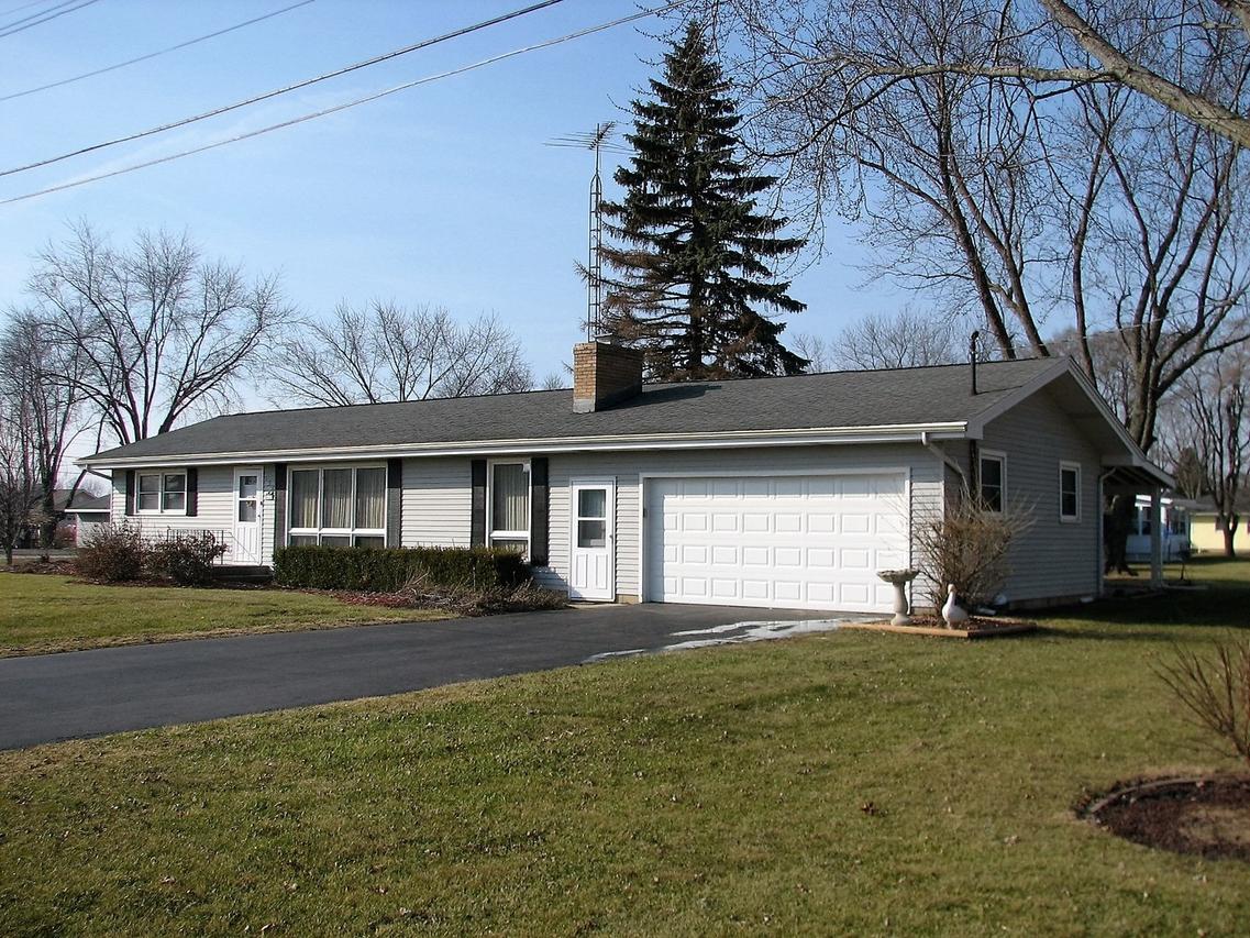 130 S Calkey St., Diamond, IL 60416