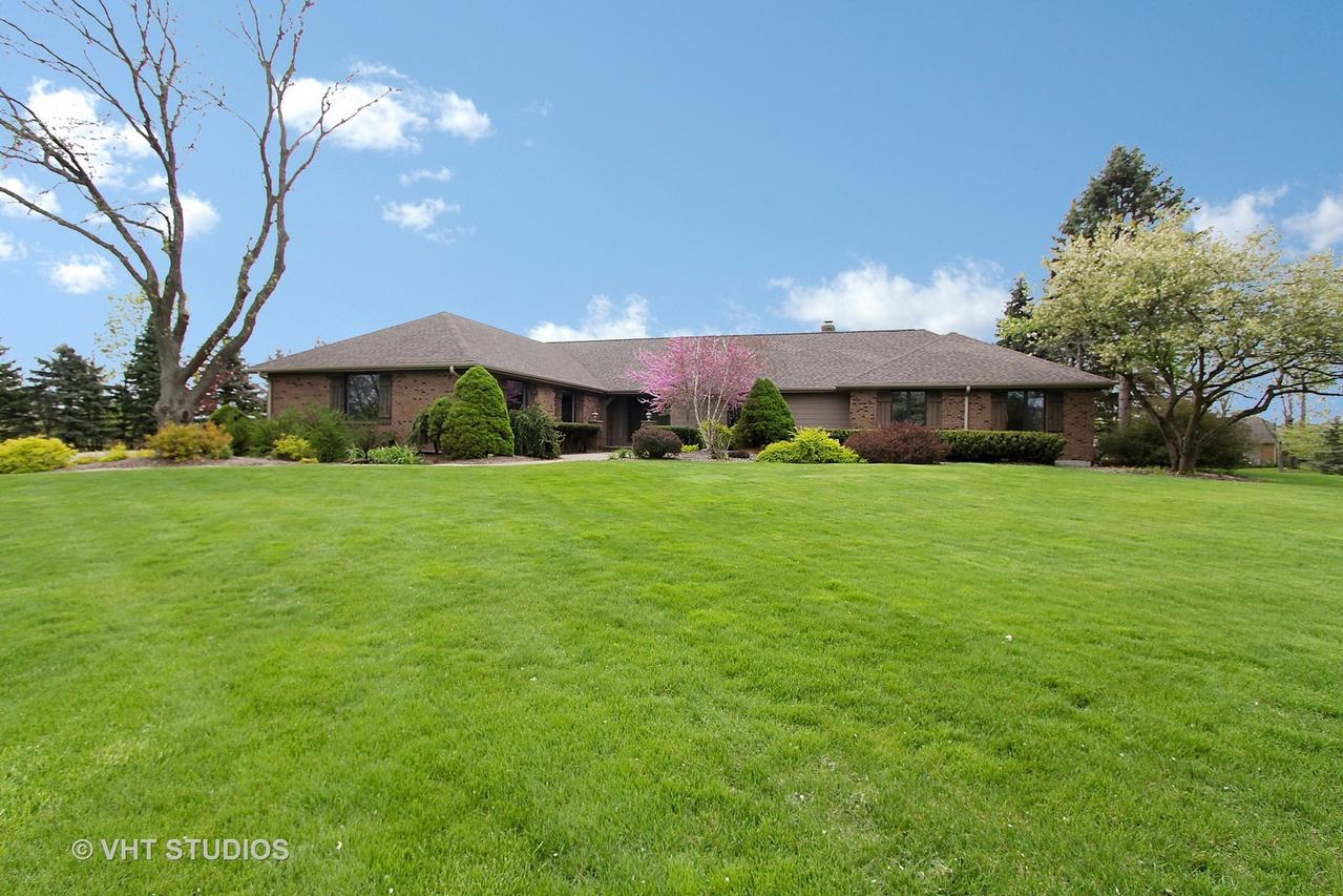 4 Canterbury Ln., Hawthorn Woods, IL 60047