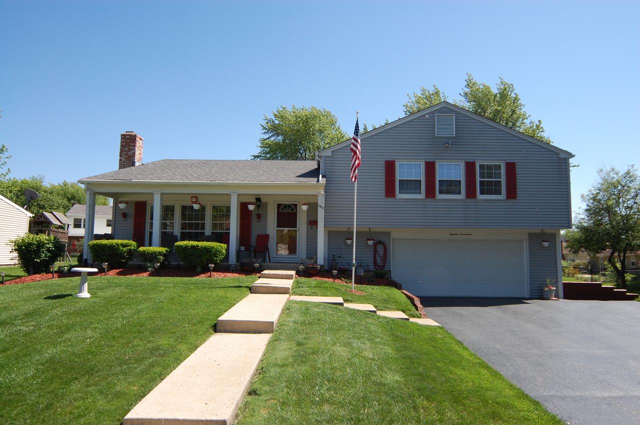 1817 Sutton Ln., Schaumburg, IL 60194