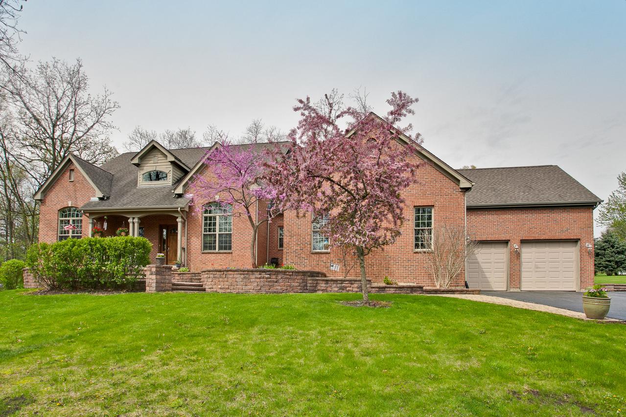 3023 Hidden Lake Dr., Woodstock, IL 60098