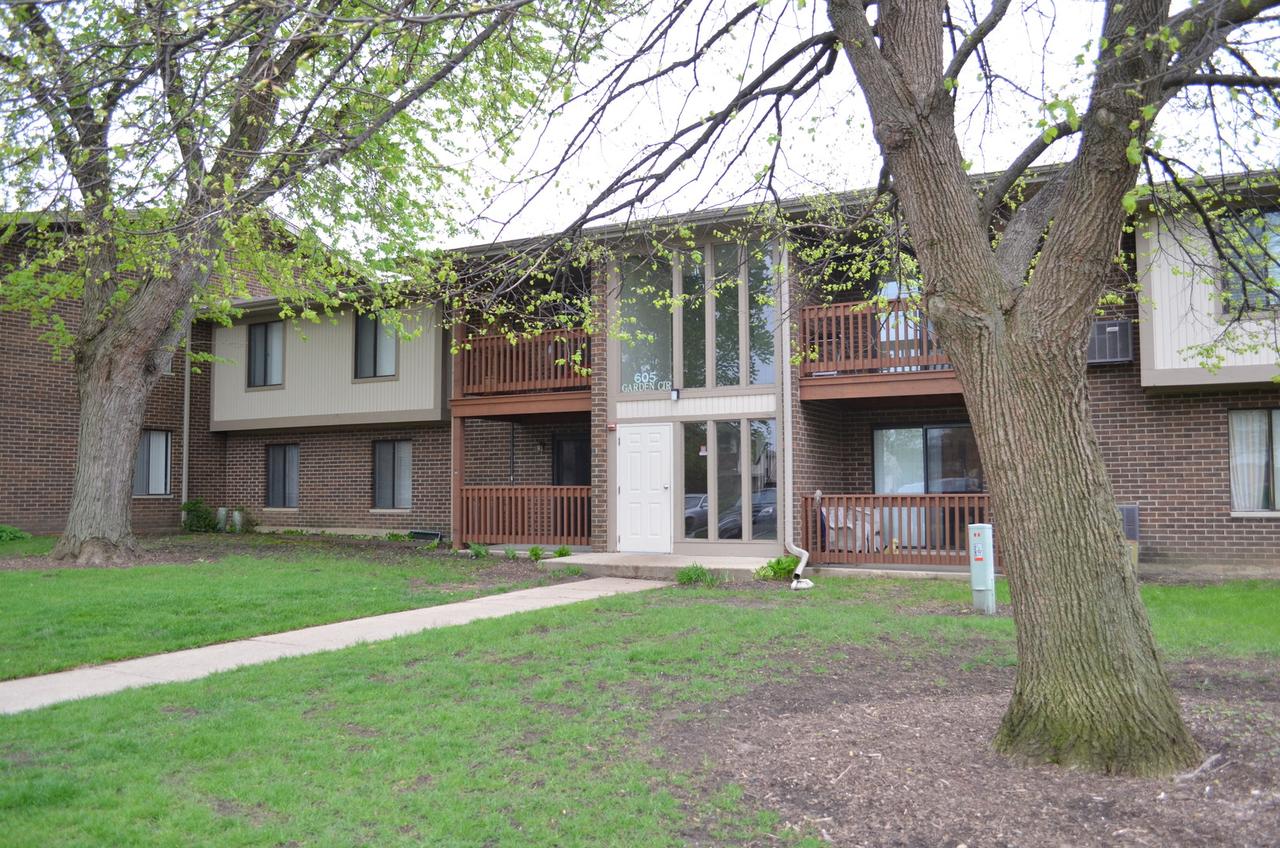 605 Garden Cir. #3, Streamwood, IL 60107