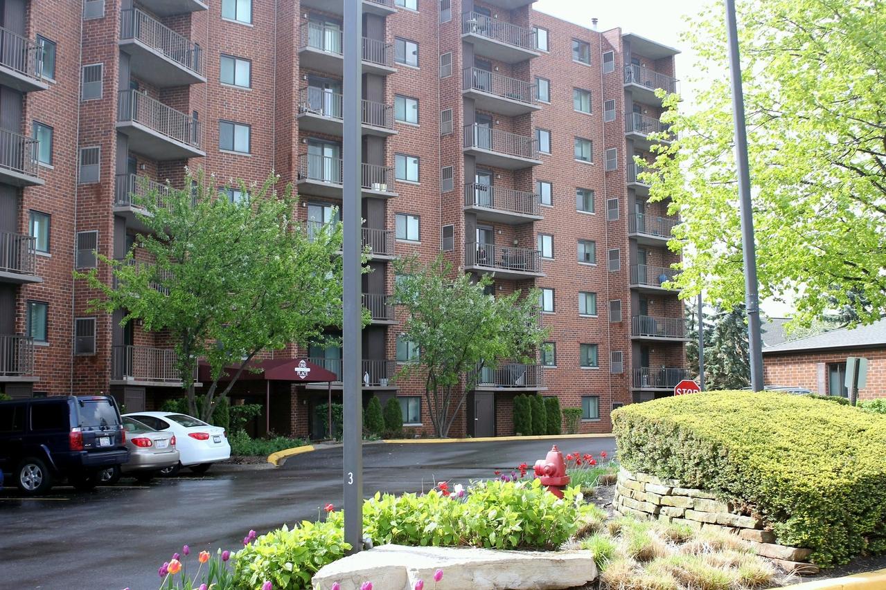 1 Bloomingdale Pl. #614, Bloomingdale, IL 60108