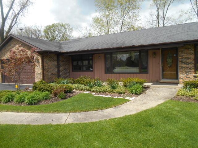 131 Crescent Knoll Dr., Green Oaks, IL 60048