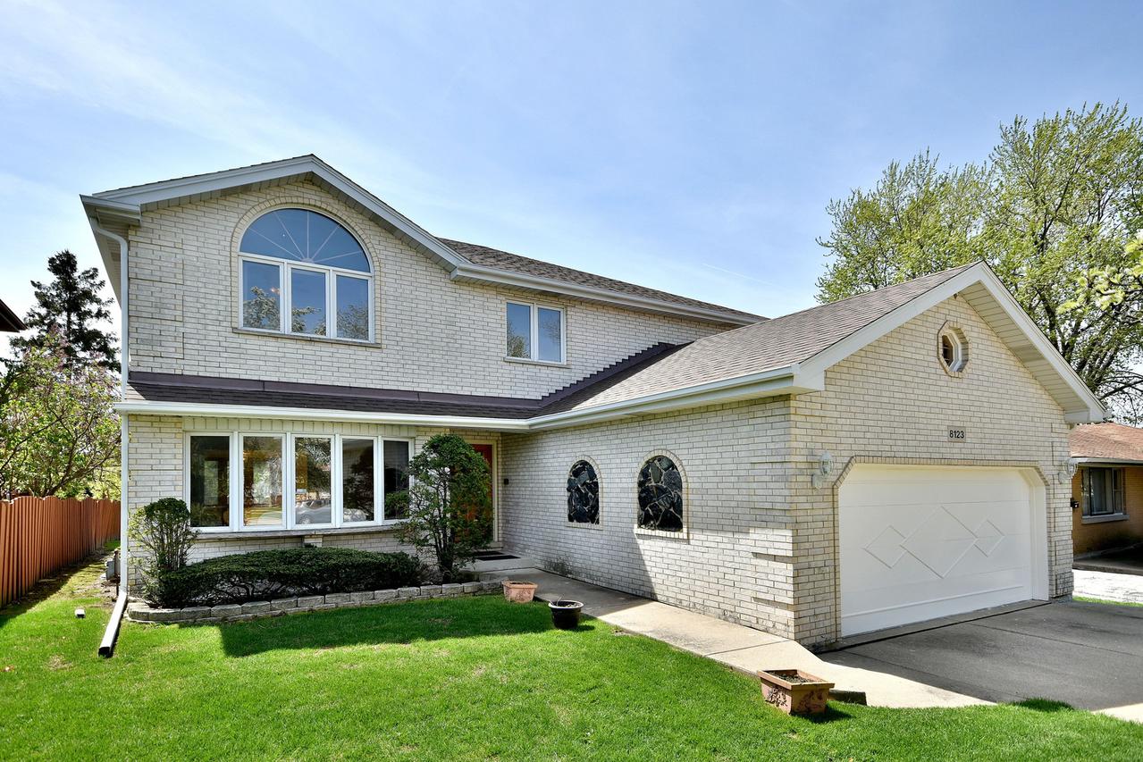 8123 W Oak Ave., Niles, IL 60714