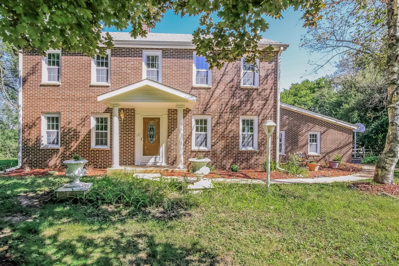 87 W Surrey Ln., Barrington Hills, IL 60010
