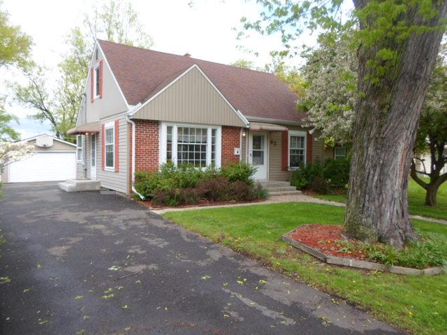 82 Harvey Ave., Grayslake, IL 60030