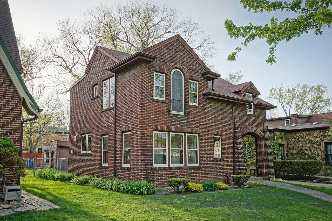 9120 S Hamilton Ave., Chicago, IL 60643