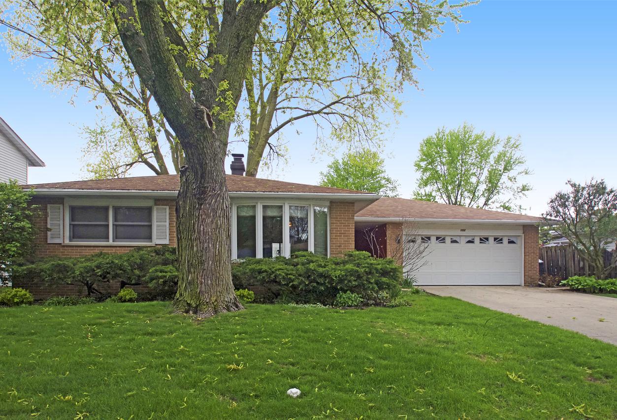 102 W Streamwood Blvd., Streamwood, IL 60107