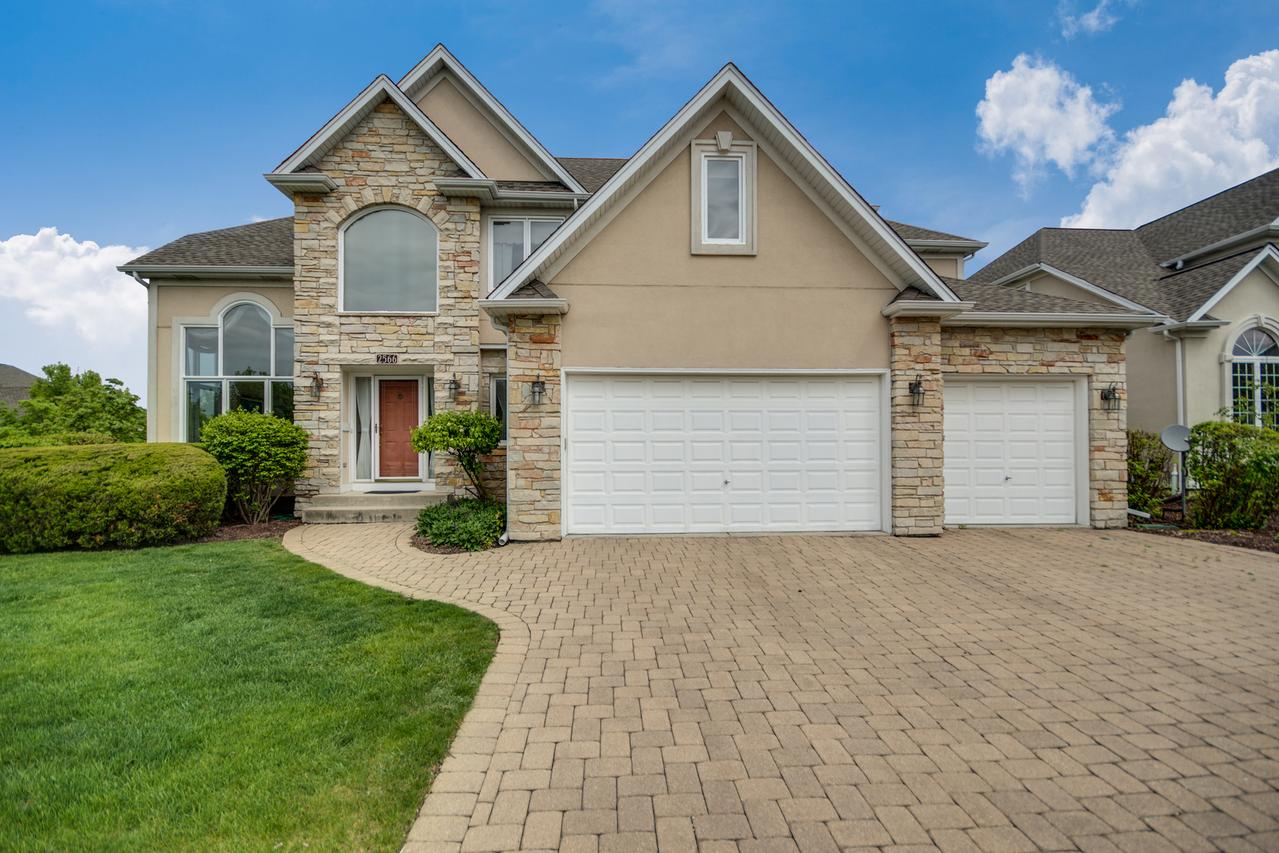 2566 Chasewood Ct., Aurora, IL 60502