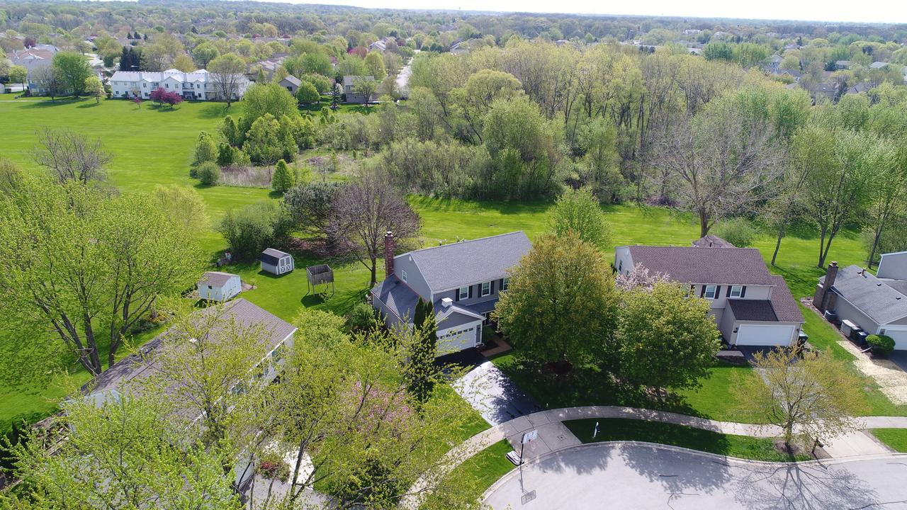 2300 Pontiac Cir., Naperville, IL 60565