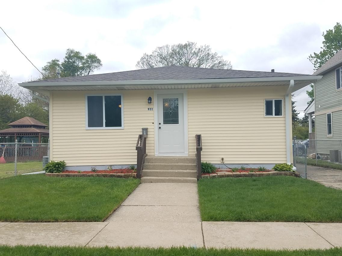 931 Oliver Ave., Aurora, IL 60506